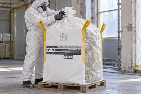 Big bag BBM90T, 90 × 90 × 110 cm, in gebruik (met AI bewerkte afbeelding)